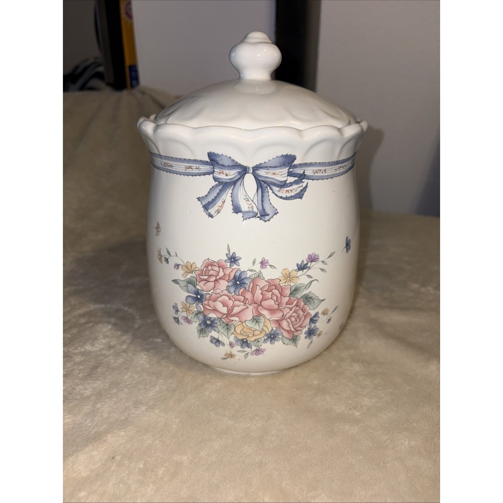 Vintage Floral Cookie Jar - Granny/Cottage Core